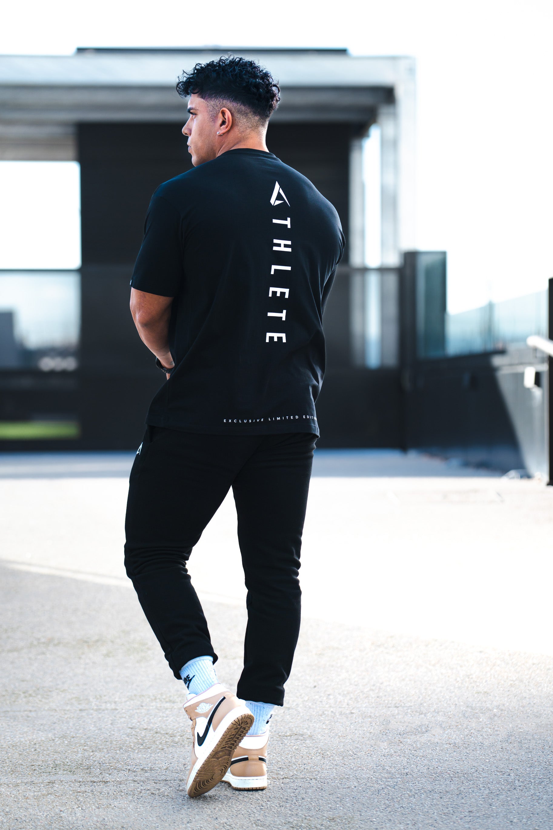 ONYX™️ Fitted T-shirt - Black