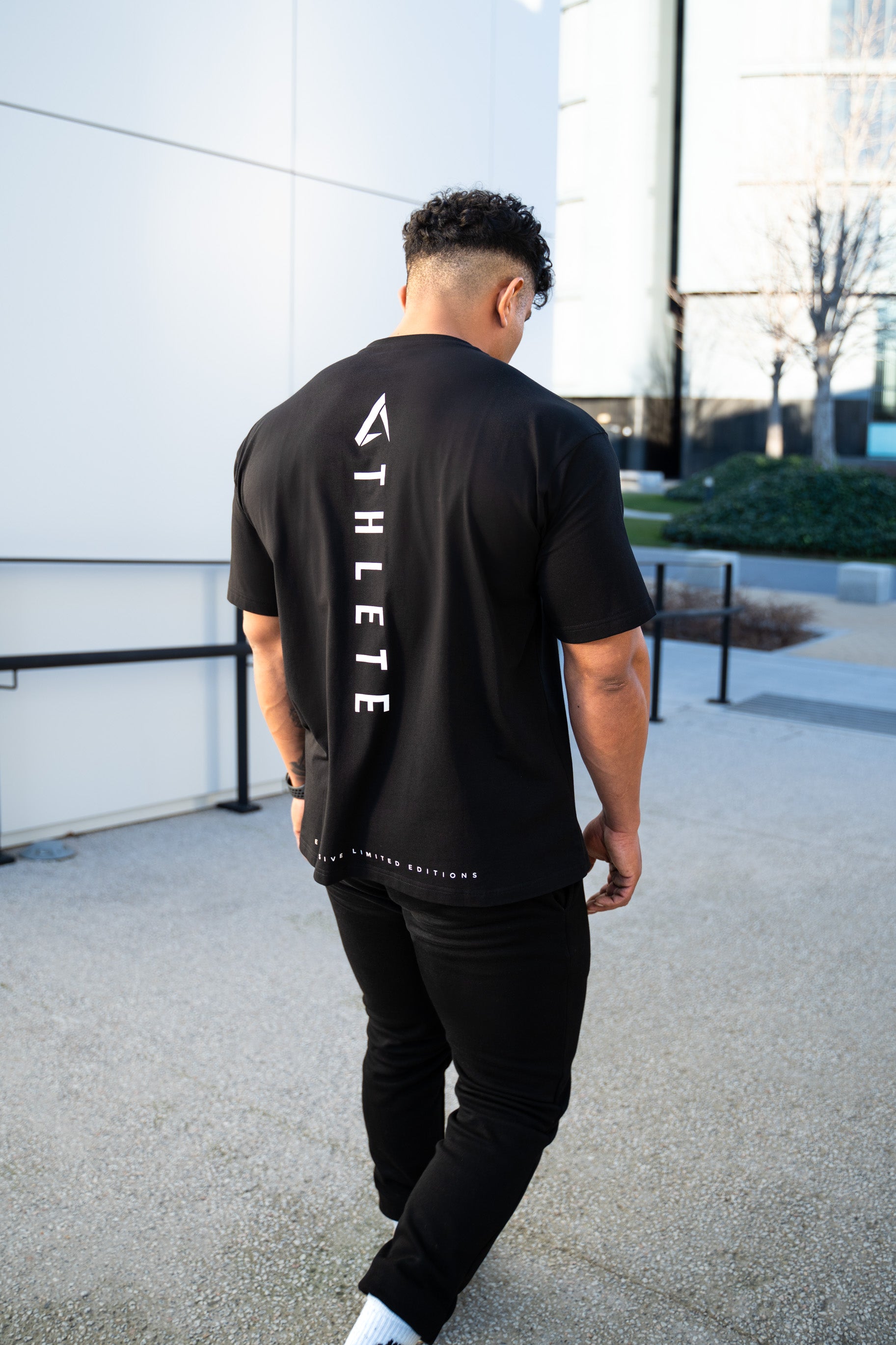 ONYX™️ Fitted T-shirt - Black